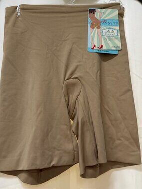 Spanx Love Your Assets FF Mid-Thigh Shaper - Nude